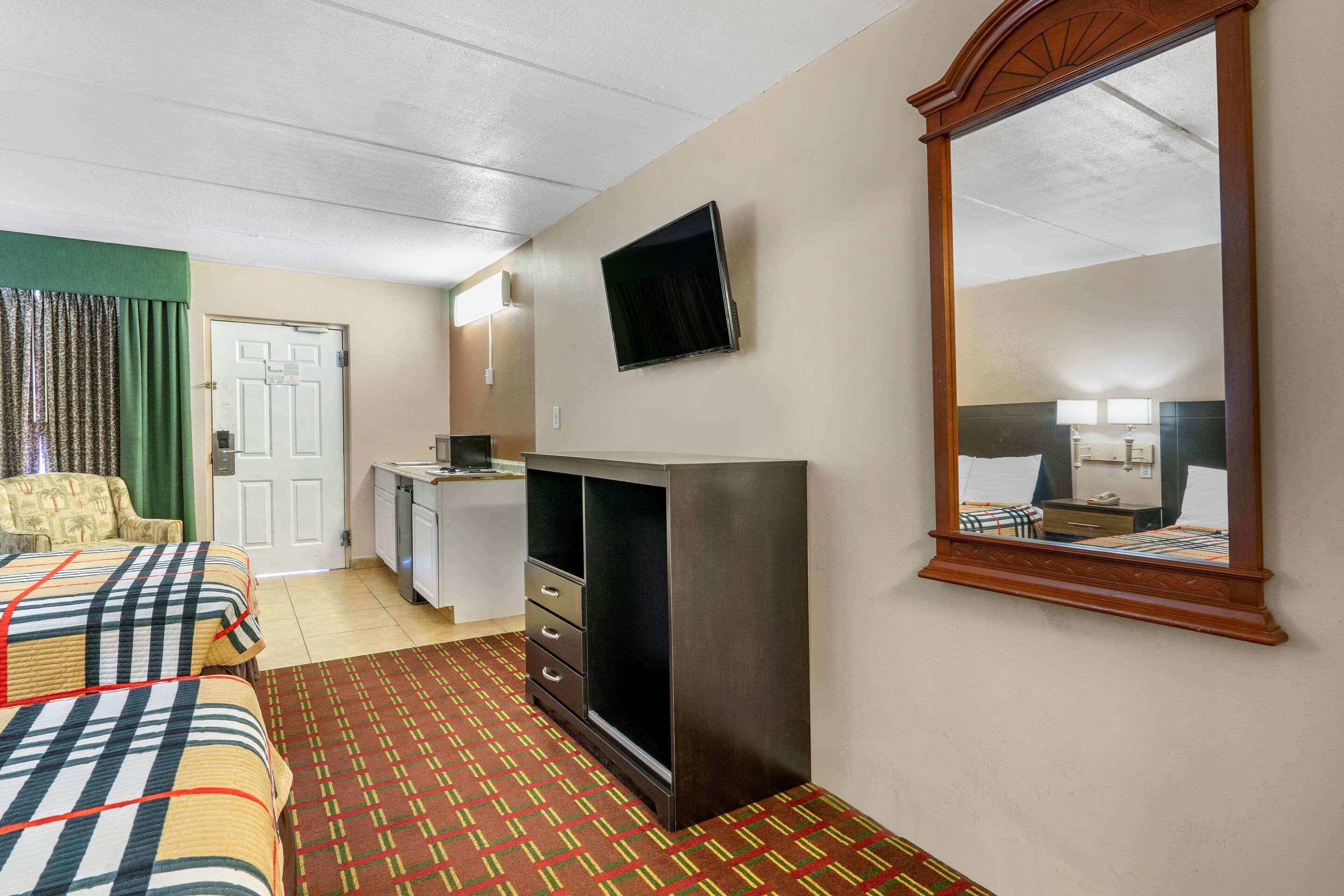 Rodeway Inn Clearwater-Dunedin Exterior foto