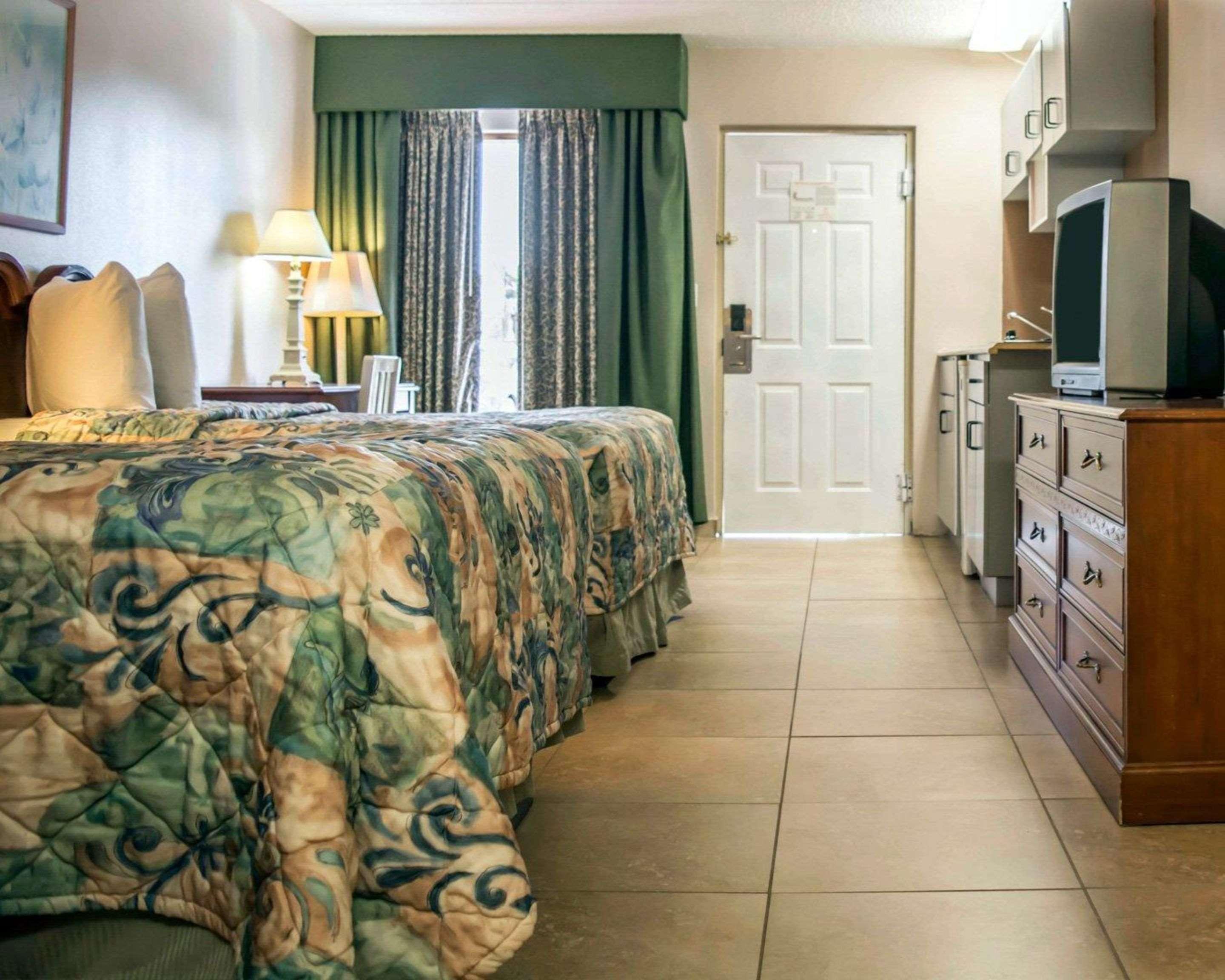Rodeway Inn Clearwater-Dunedin Exterior foto