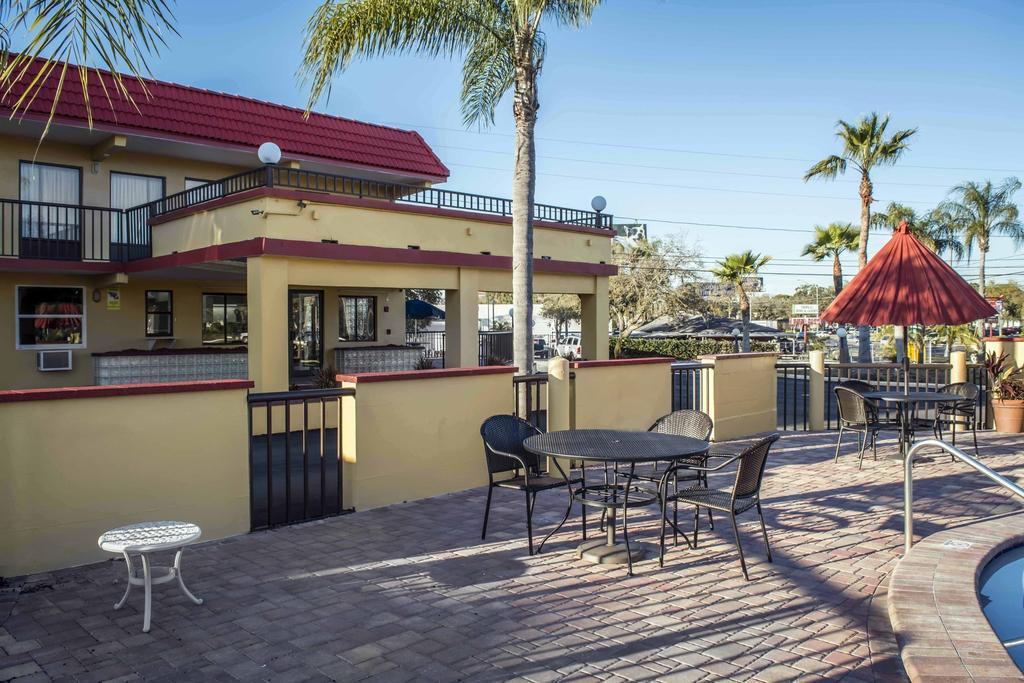 Rodeway Inn Clearwater-Dunedin Exterior foto