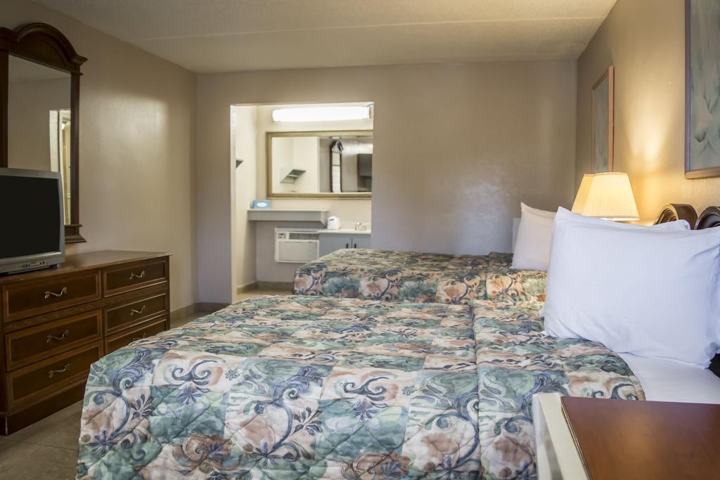 Rodeway Inn Clearwater-Dunedin Exterior foto