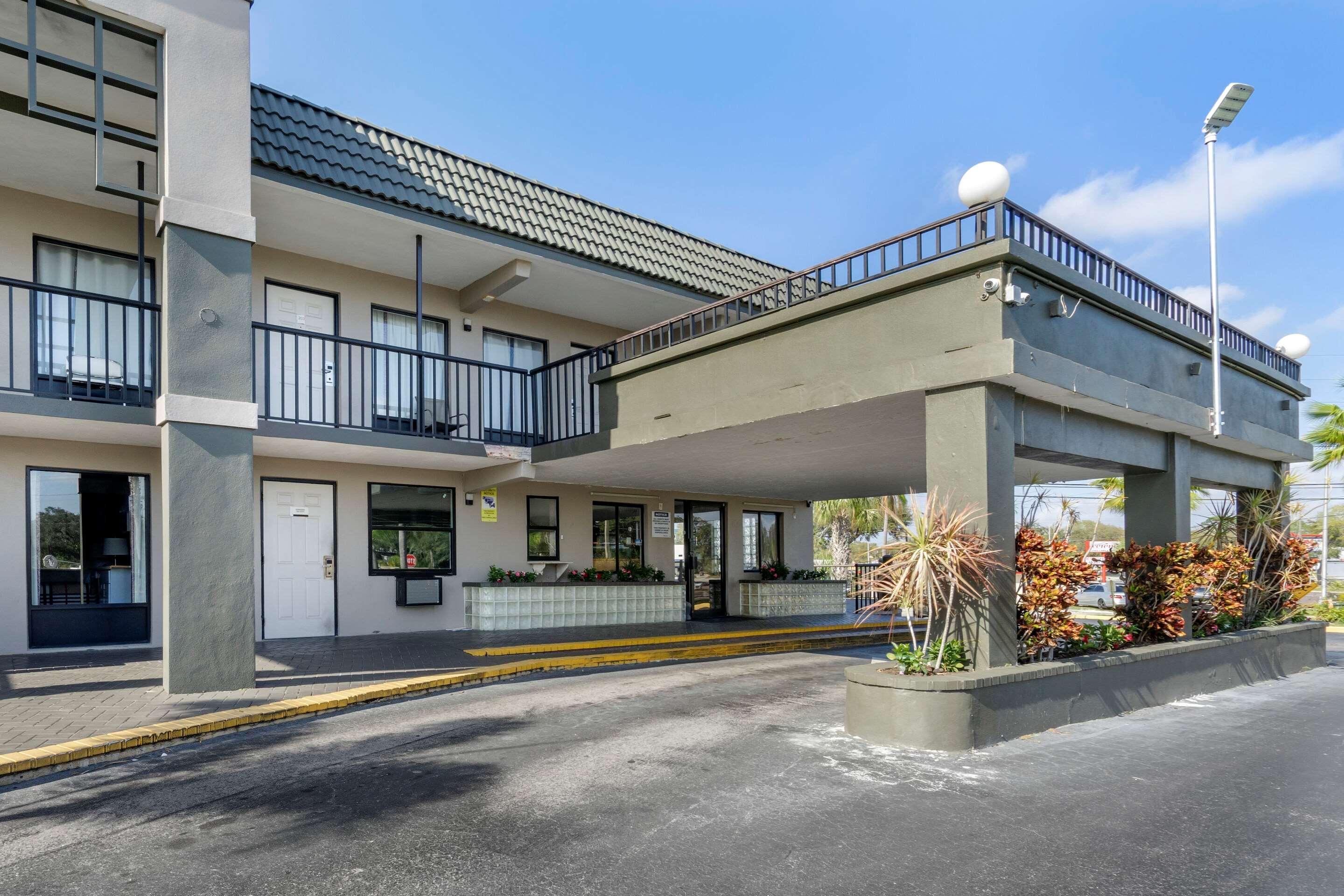 Rodeway Inn Clearwater-Dunedin Exterior foto