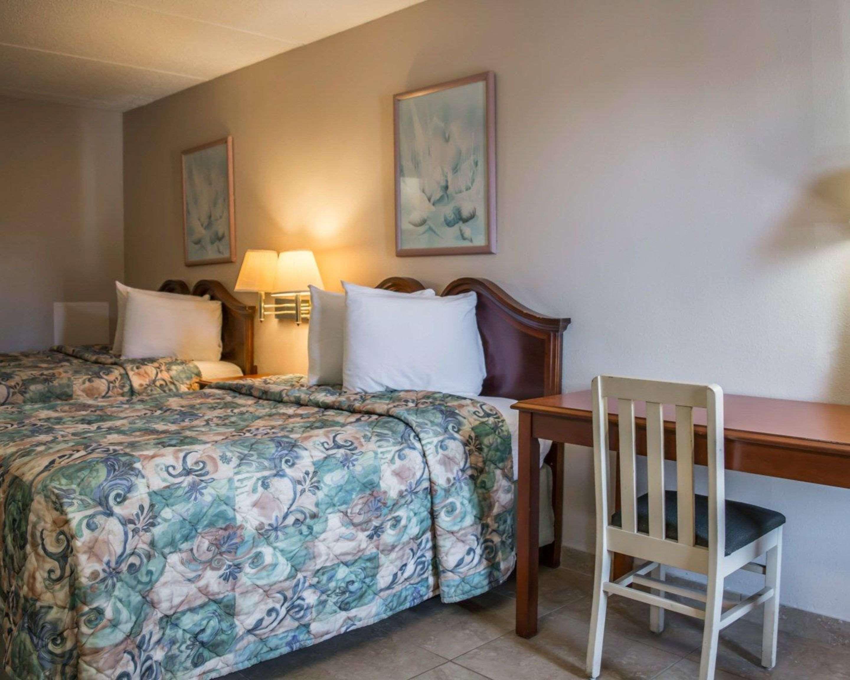 Rodeway Inn Clearwater-Dunedin Exterior foto